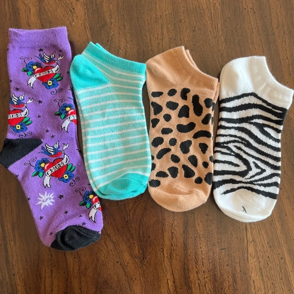 Women’s Misc Colorful Mixed Pattern Ankle Socks Purple, Teal, Tan, White NEW!!